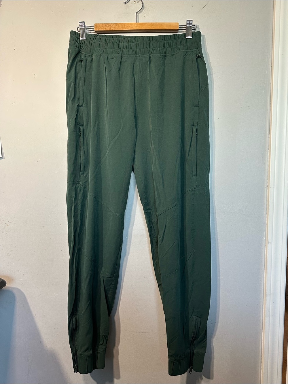 ALDER Be Free Joggers - Picture 2 of 10